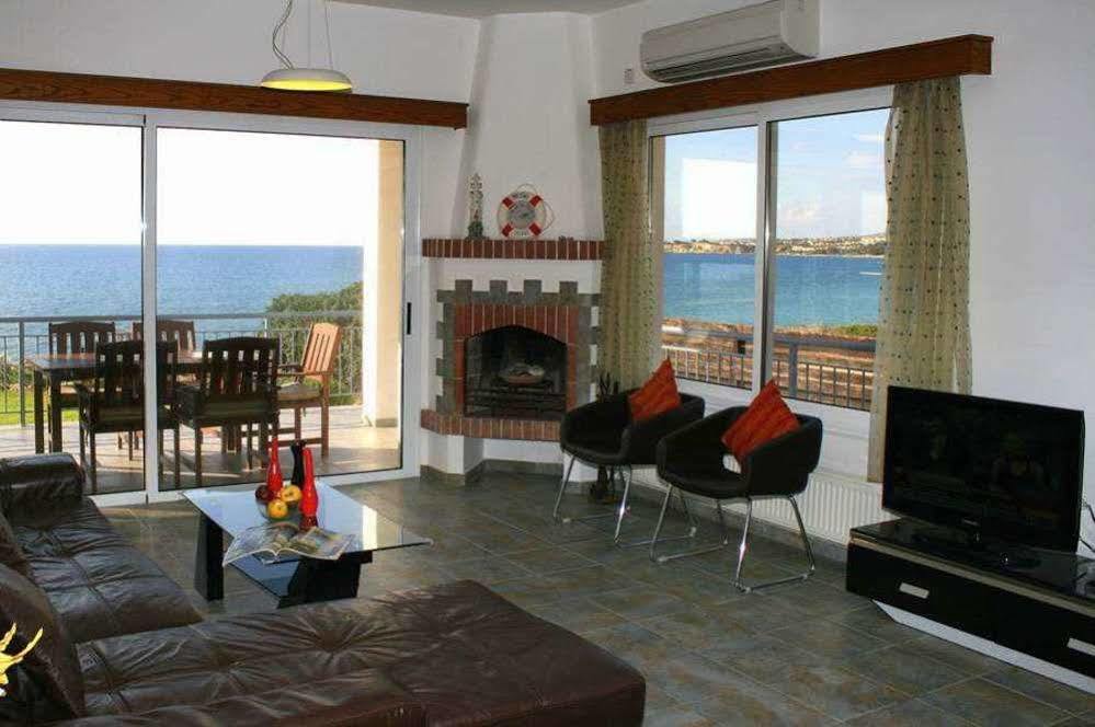 Blue Coral Beach Villas 파포스 외부 사진