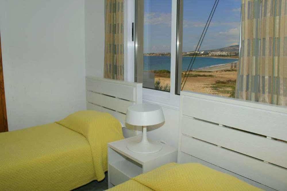 Blue Coral Beach Villas 파포스 외부 사진