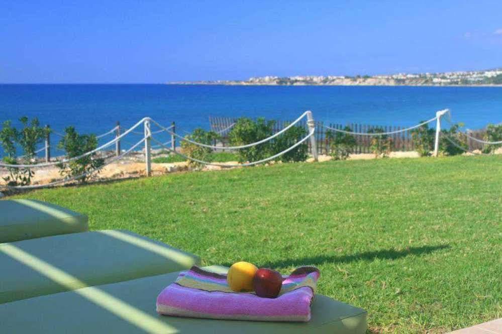 Blue Coral Beach Villas 파포스 외부 사진