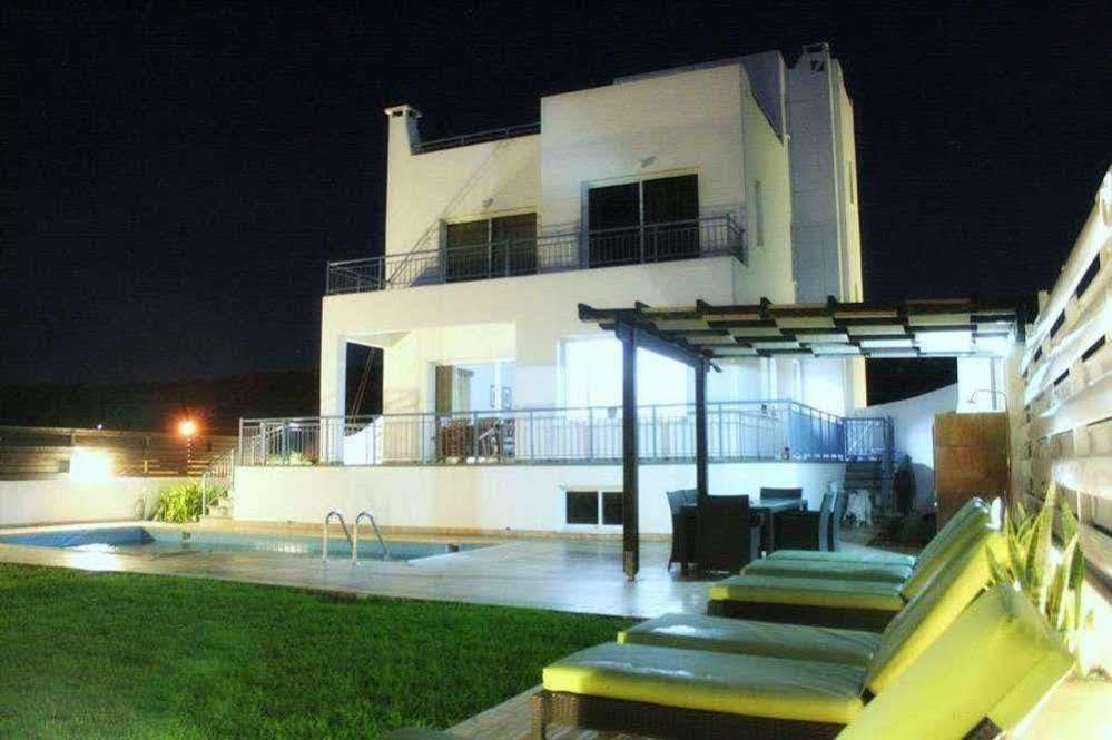 Blue Coral Beach Villas 파포스 외부 사진