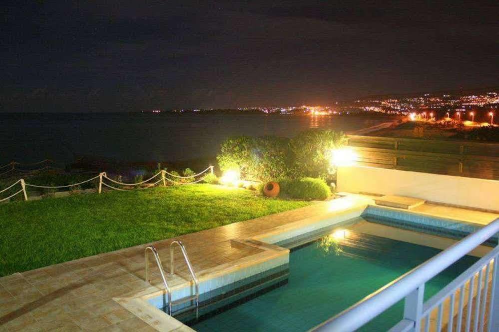 Blue Coral Beach Villas 파포스 외부 사진