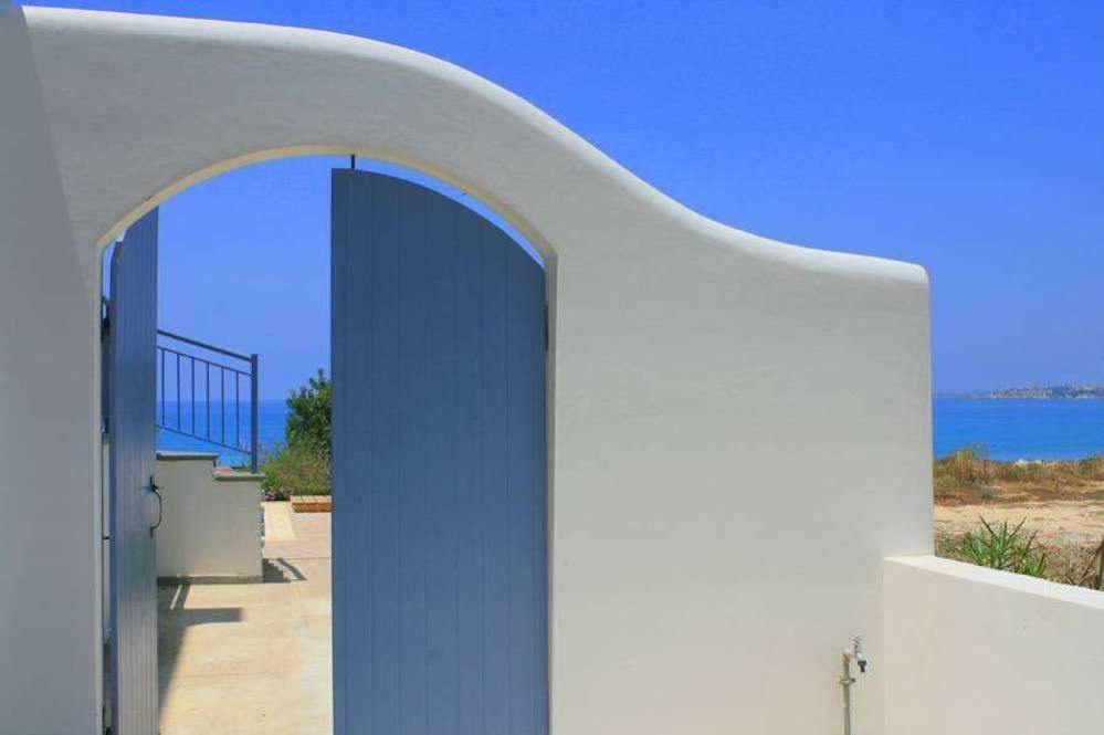 Blue Coral Beach Villas 파포스 외부 사진